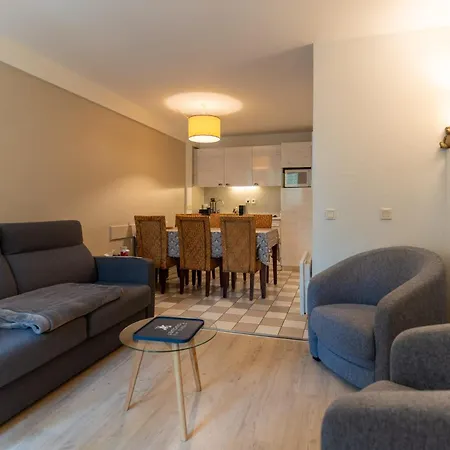 Apartment 6-person Flat With Swimming Pool Tennis Court And Free Park 217