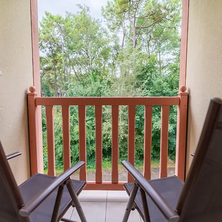 Apartment 6-person Flat With Swimming Pool Tennis Court And Free Park 217