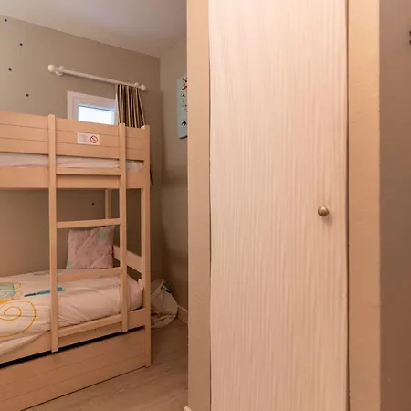 6-person Flat With Swimming Pool Tennis Court And Free Park 217 *